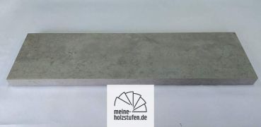 Treppenstufe-Cloudy-Cement