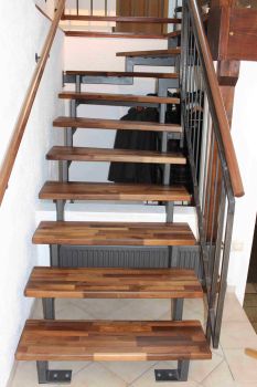 Preview: Holzstufe Nussbaum Keilgezinkt